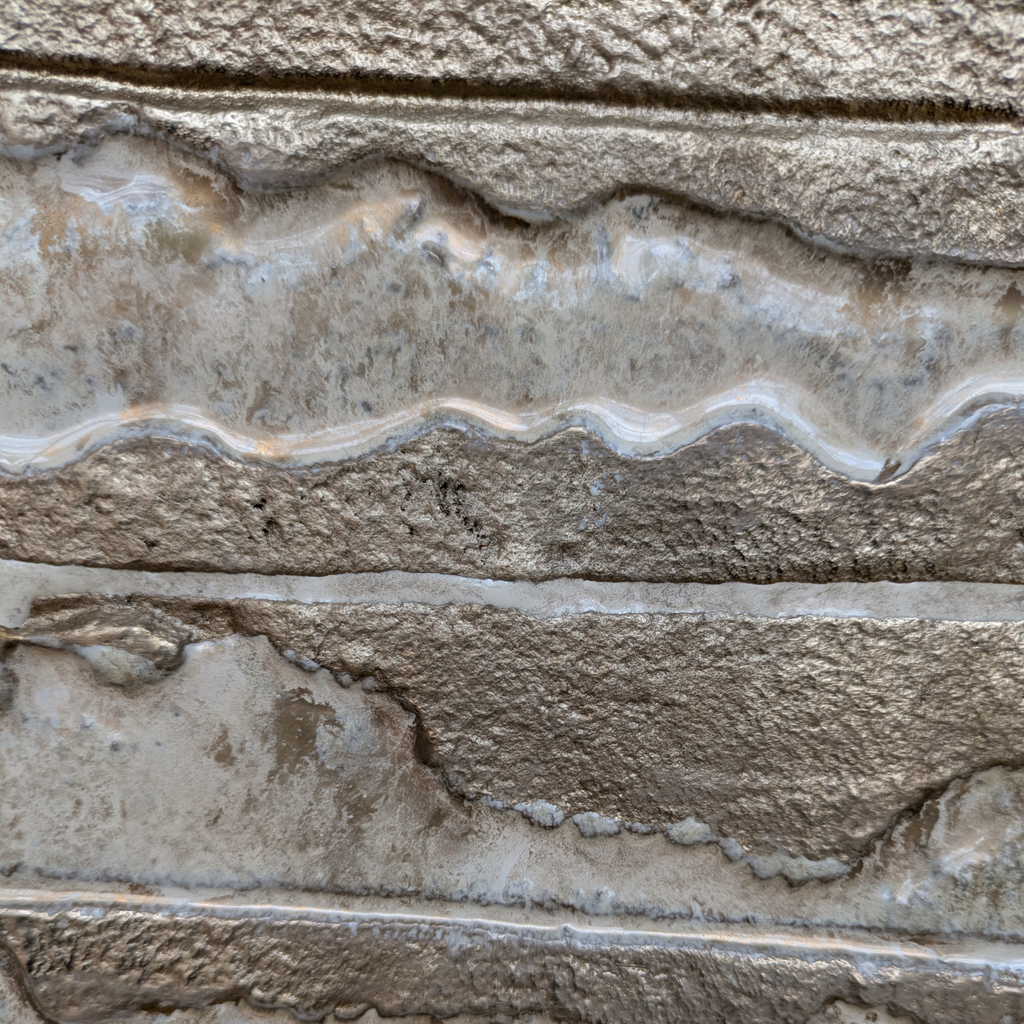 Metallic Horizon Disc Sculpture – Luxe Modern Accent
