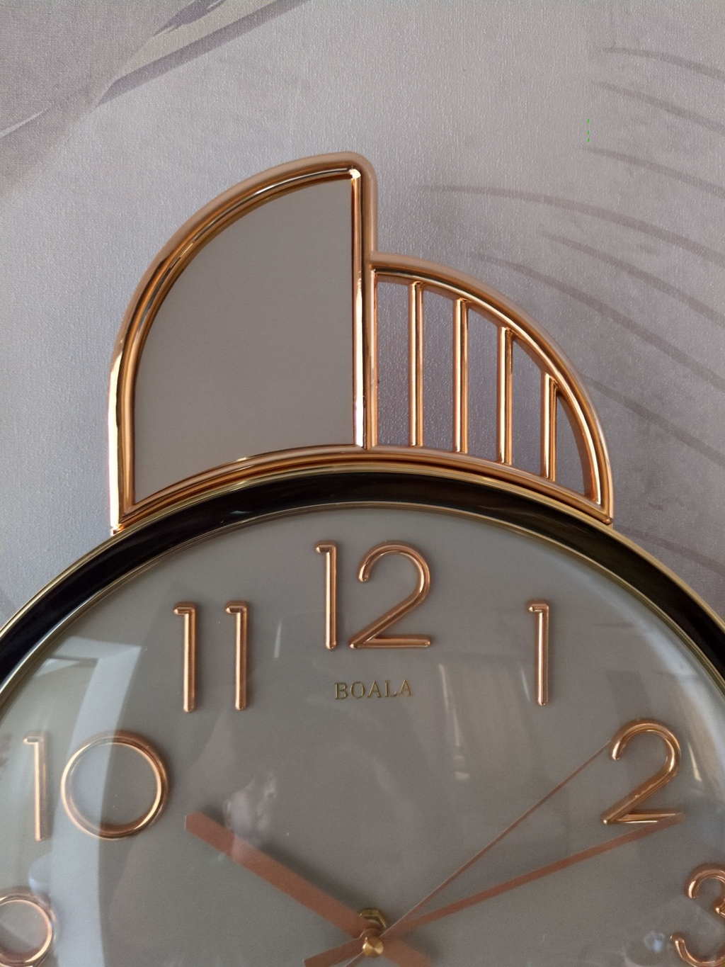Contemporary Art Deco Wall Clock – Gold Accent with Vertical Frame Design