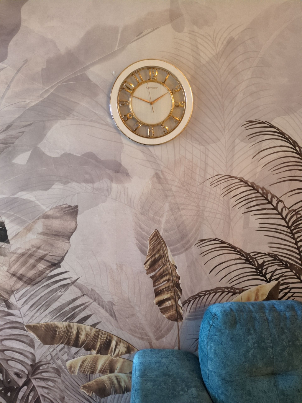 Modern Luxury Wall Clock – Gold Accents with Transparent Frame