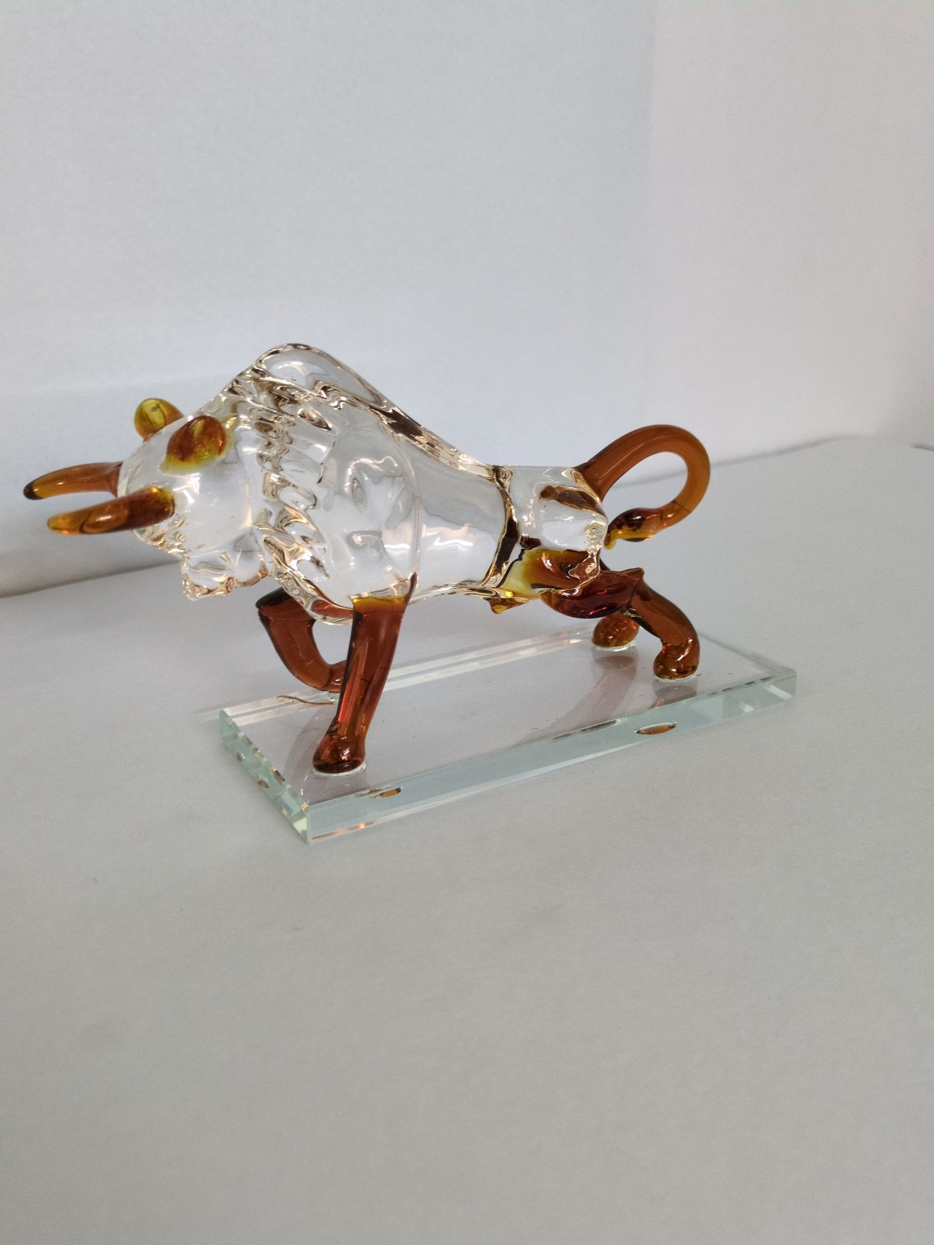 Crystal Bull Figurine – Symbol of Power & Financial Growth