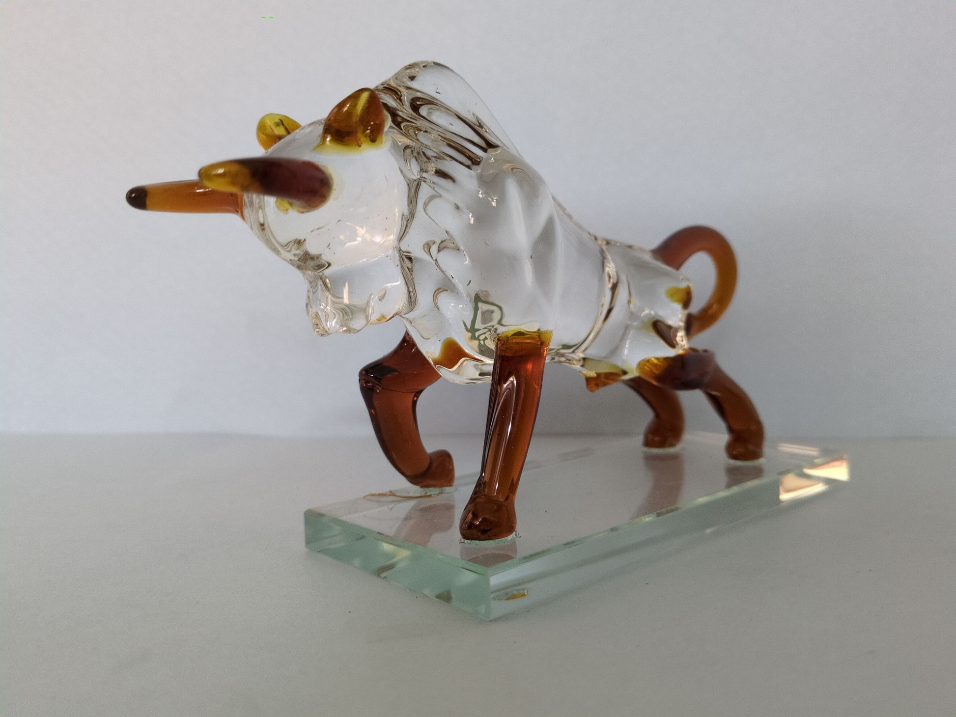 Crystal Bull Figurine – Symbol of Power & Financial Growth