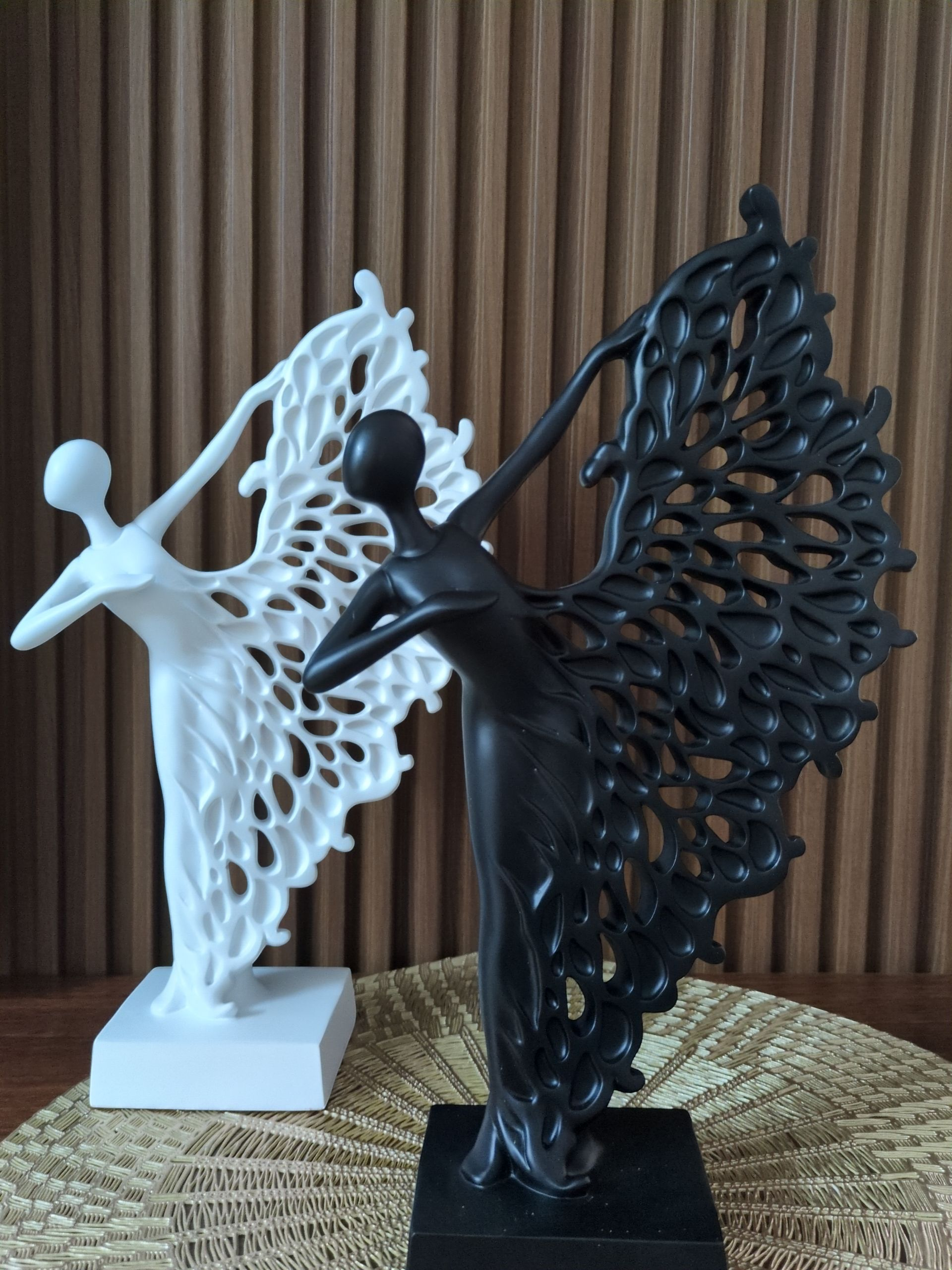 Ethereal Grace – Abstract Dancing Lady Sculpture (Black)