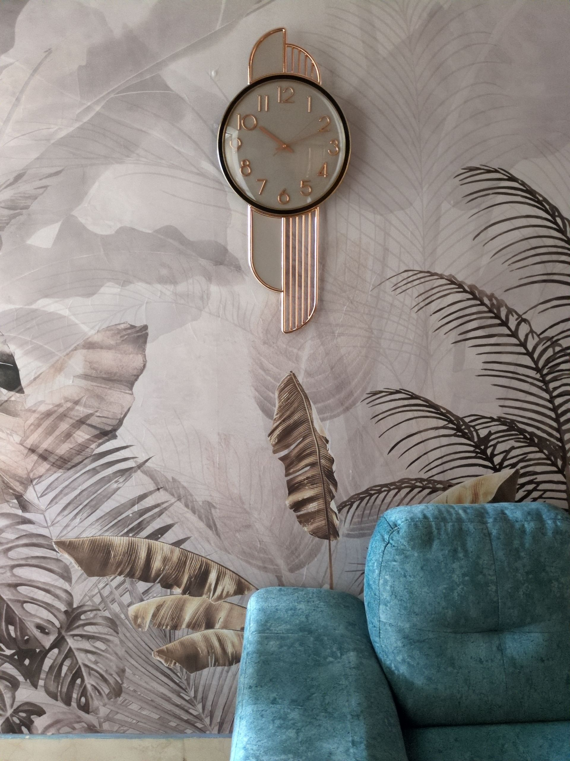 Contemporary Art Deco Wall Clock – Gold Accent with Vertical Frame Design