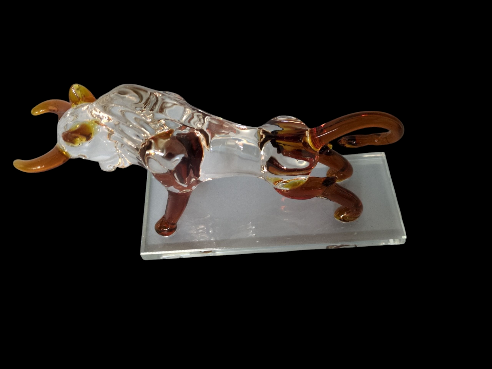 Crystal Bull Figurine – Symbol of Power & Financial Growth
