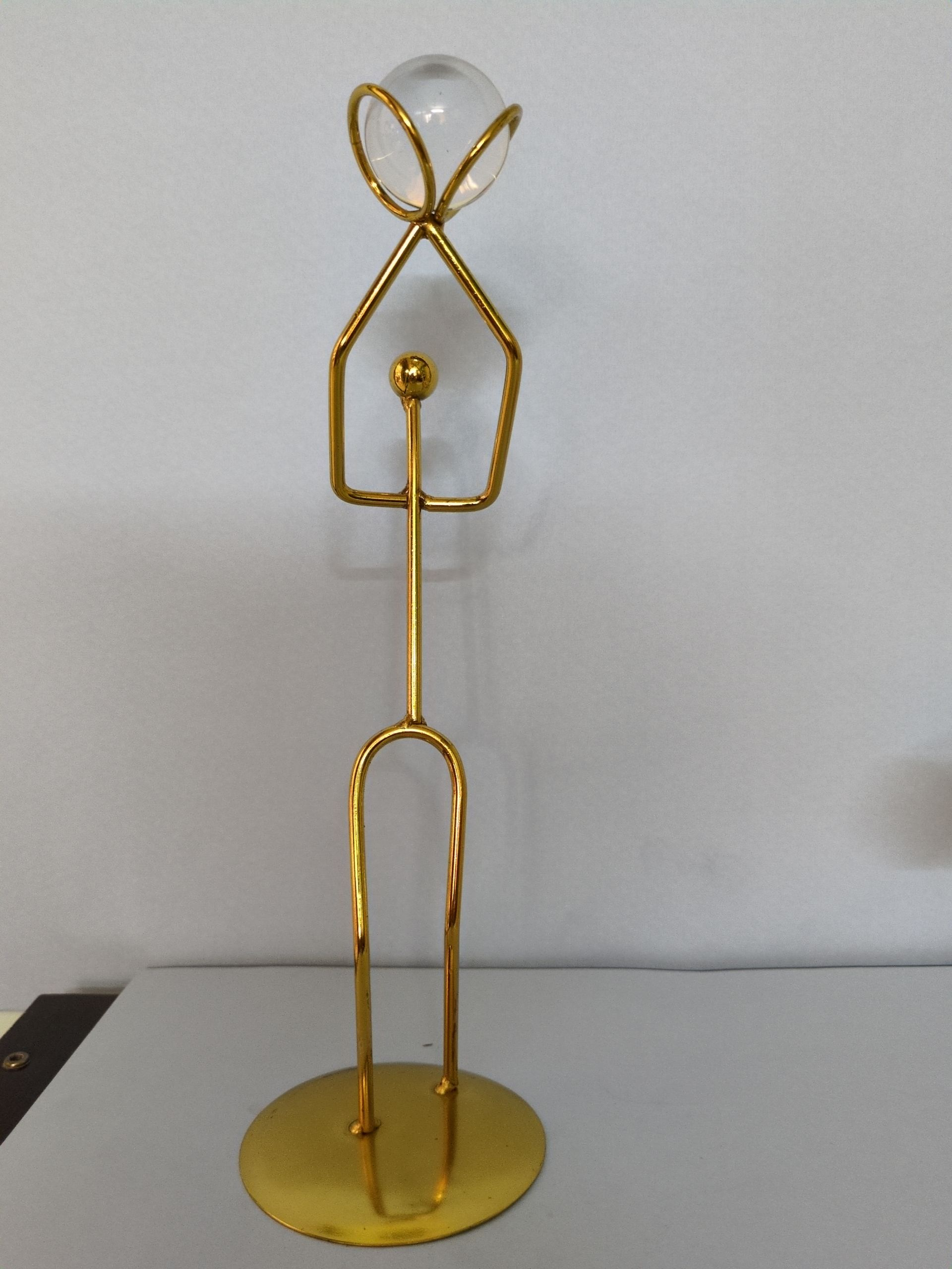 Golden Wire Basketball Player Figurines – Modern Metal Art Set (5 Pieces)