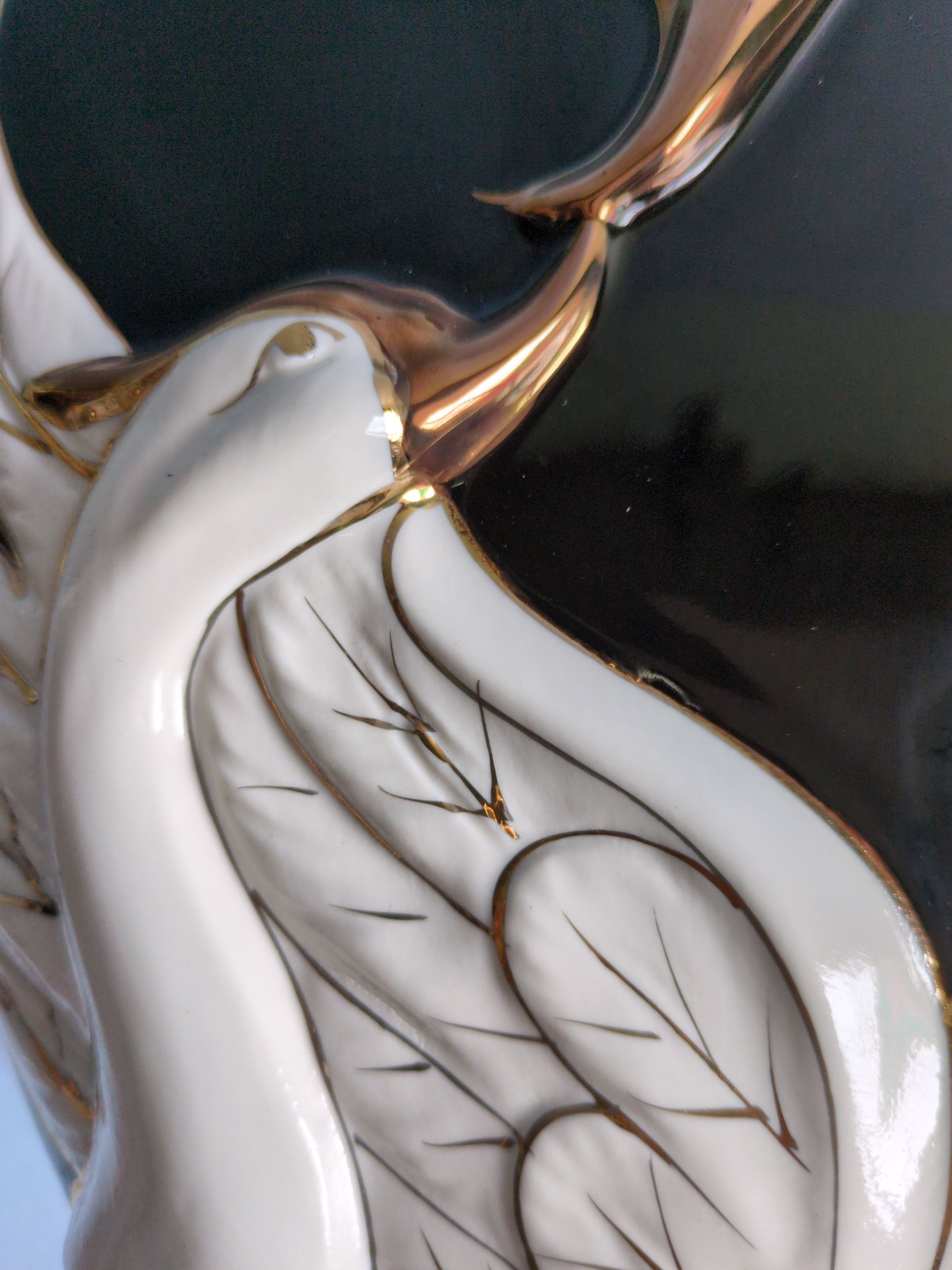 Elegant Ceramic Swan Vase – Black & White with Golden Detailing