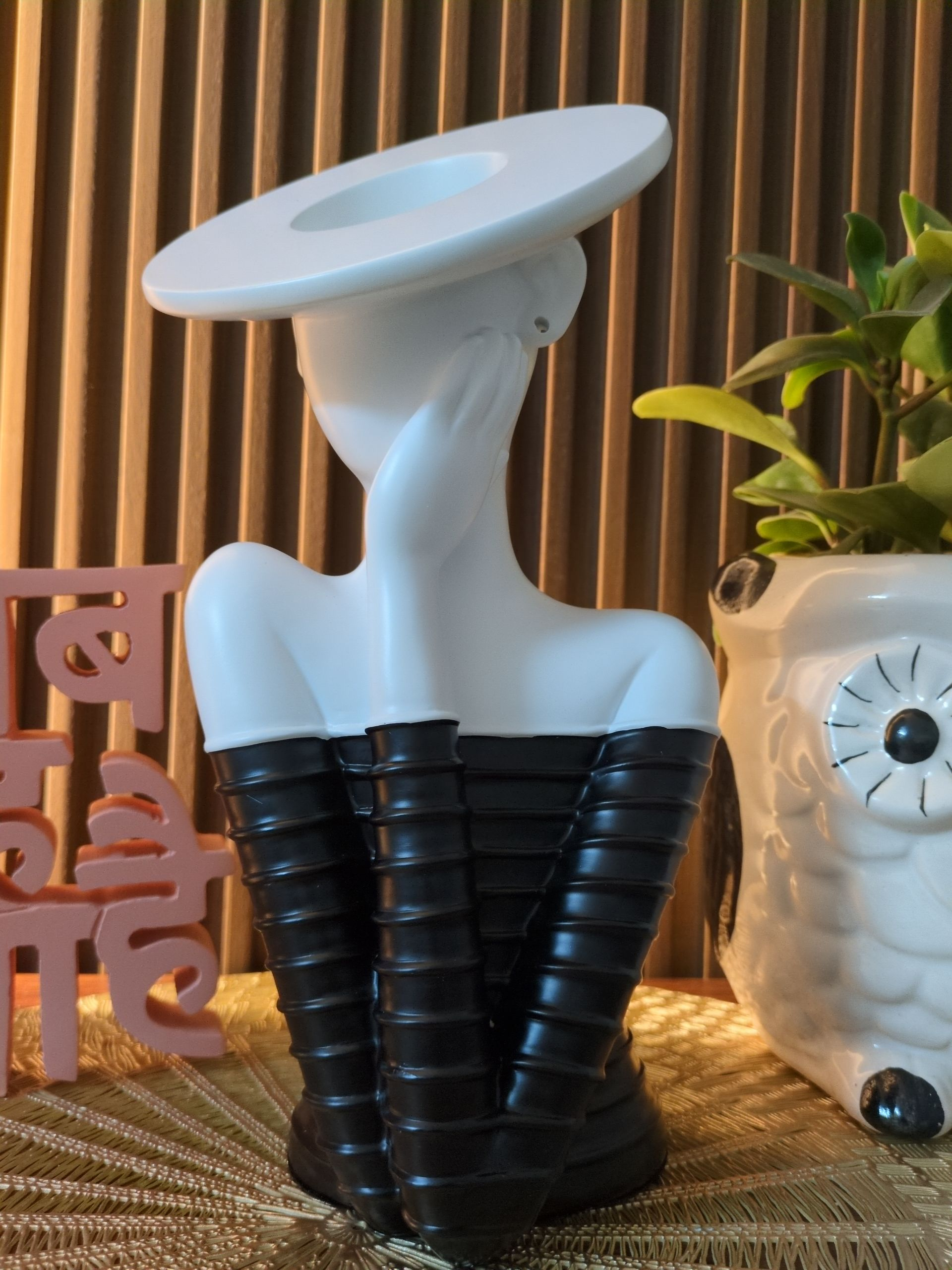 The Vogue Muse – Modern Abstract Woman Sculpture (Black & white)