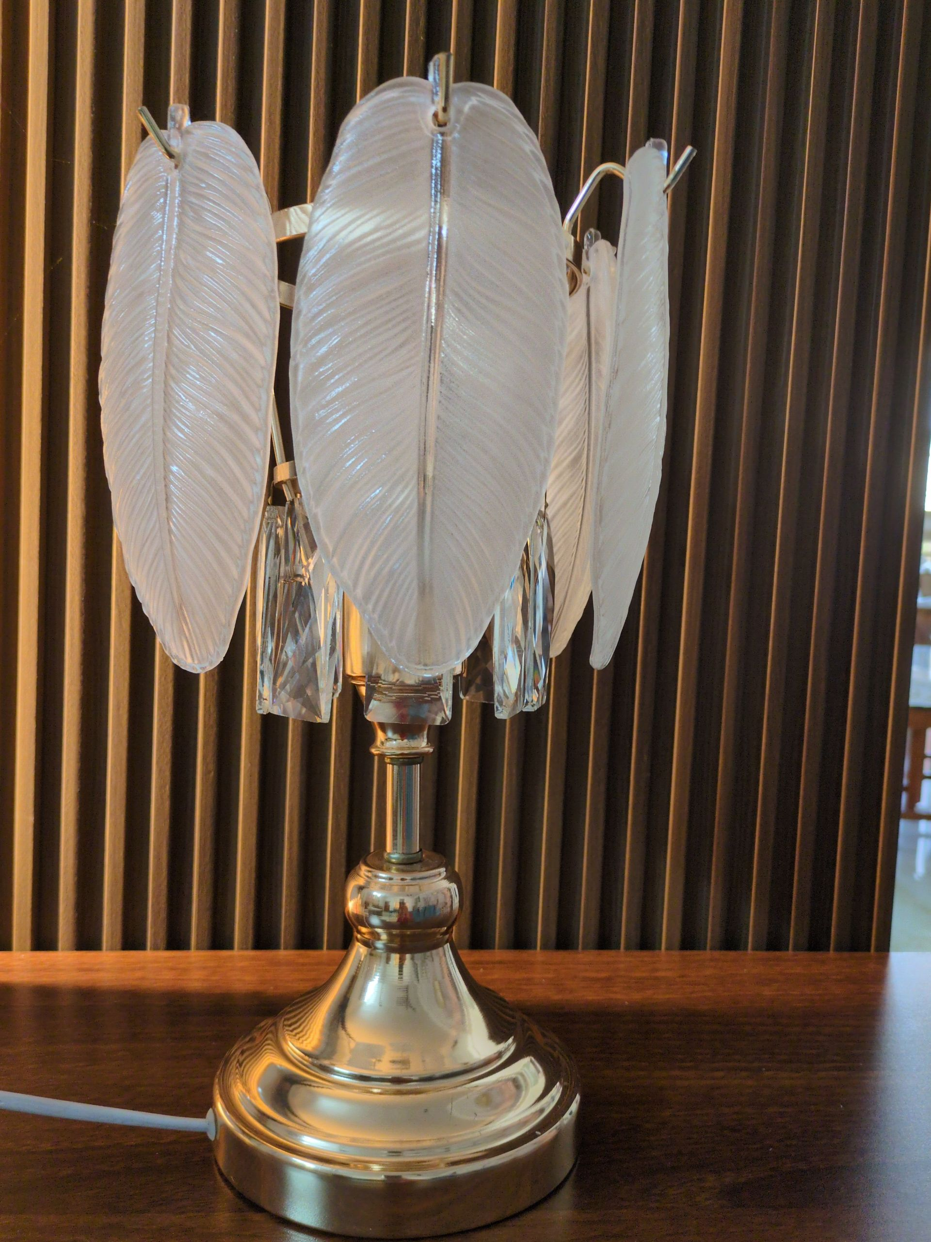 Featherlight Aura – Frosted Leaf Crystal Table Lamp