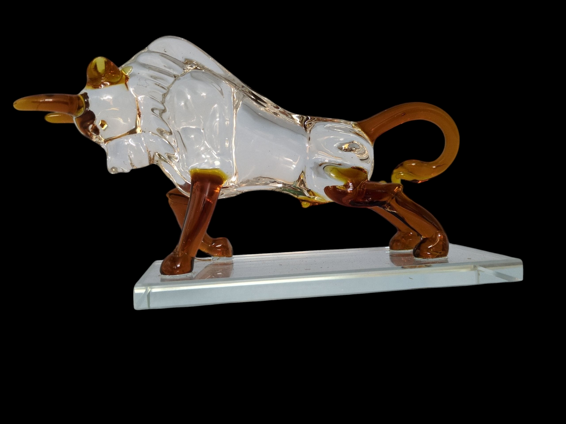 Crystal Bull Figurine – Symbol of Power & Financial Growth