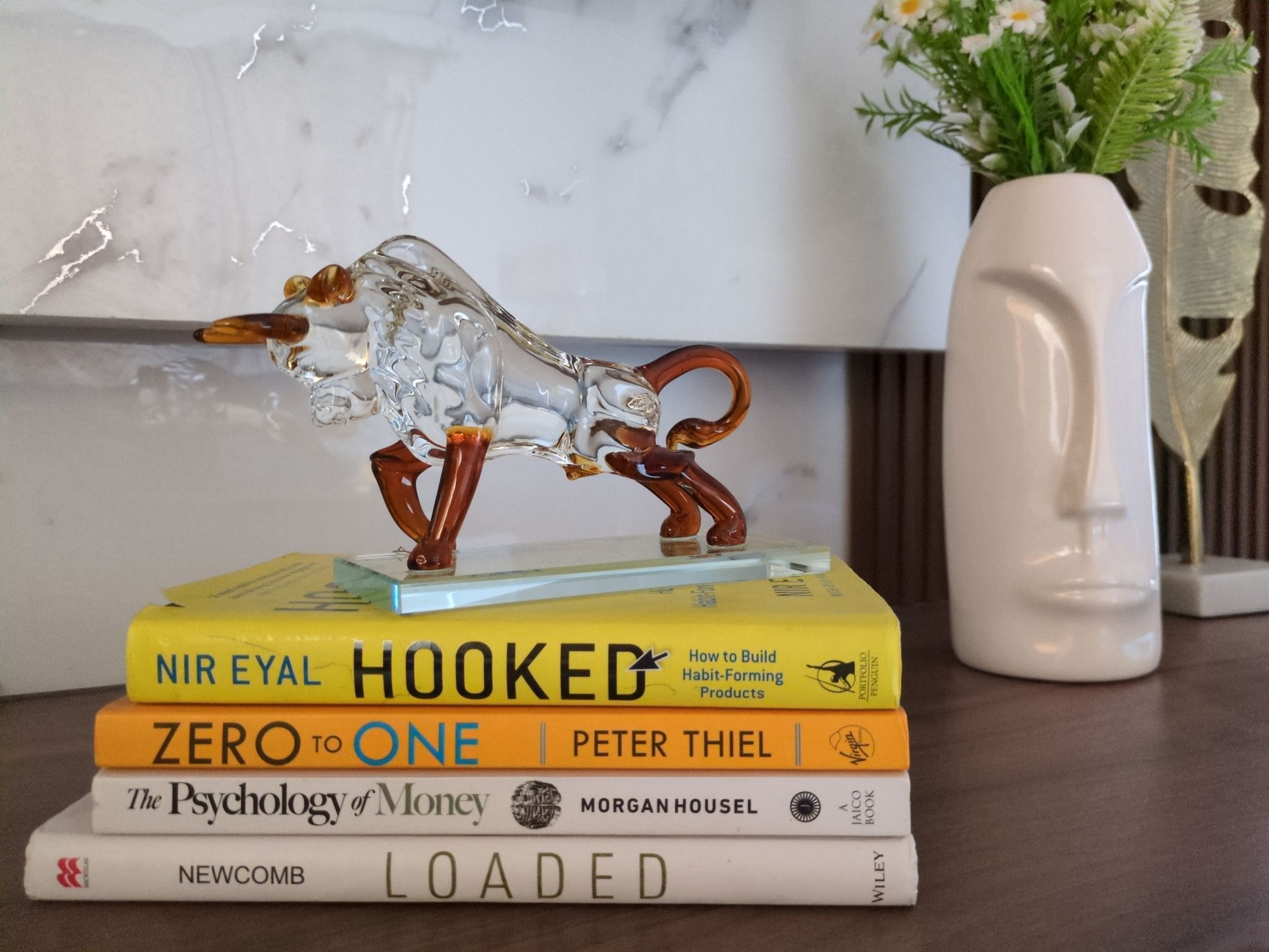 Crystal Bull Figurine – Symbol of Power & Financial Growth