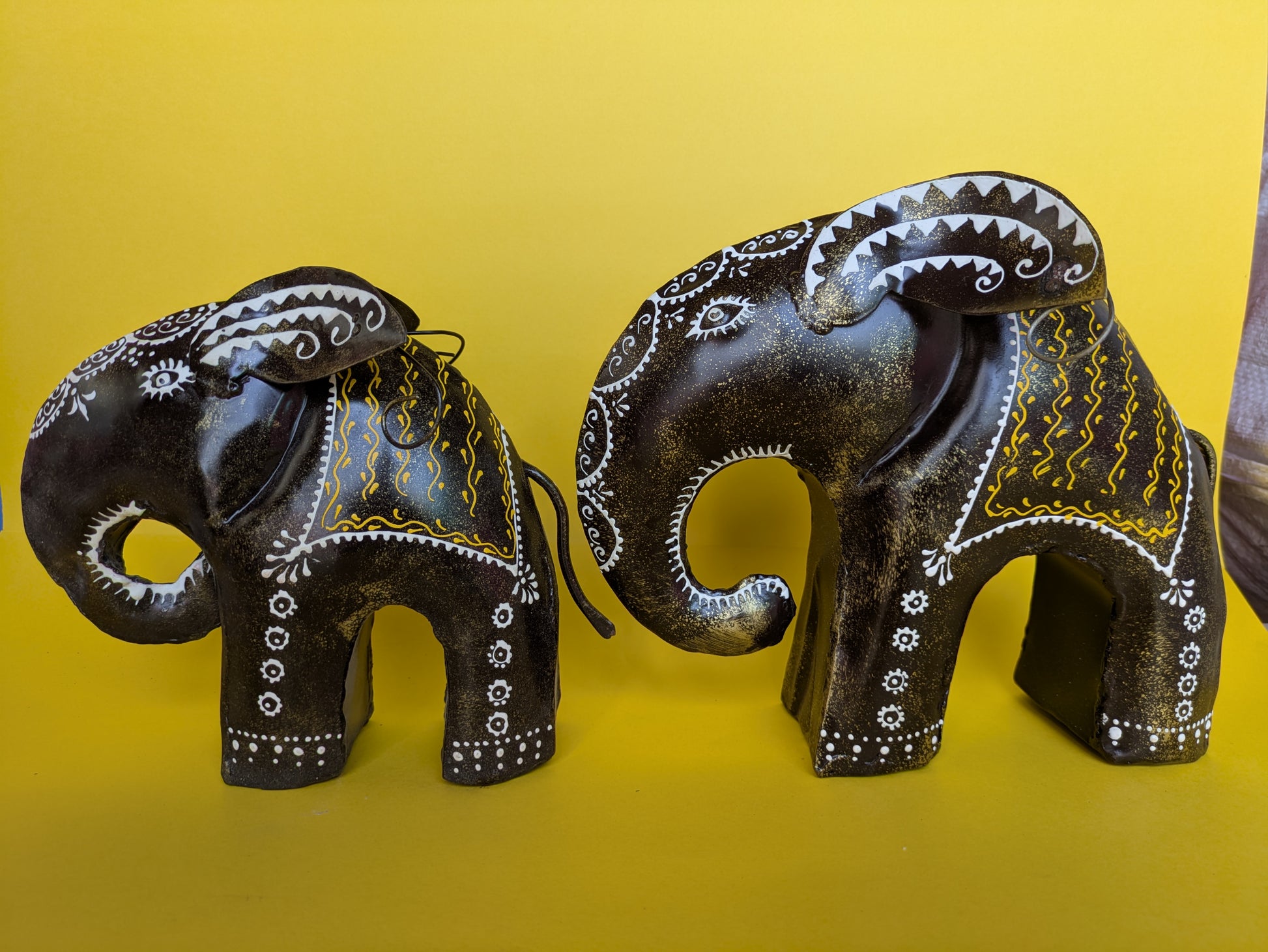 Handcrafted Tribal Elephant Pair – Painted Decorative Showpieces