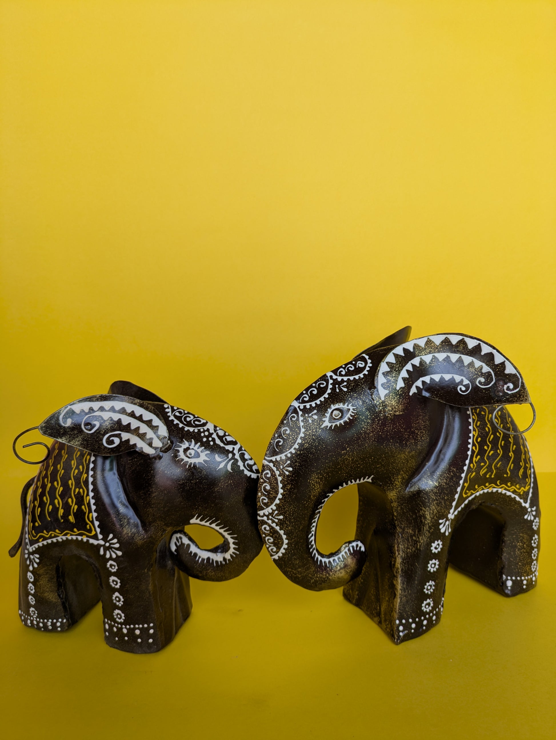 Handcrafted Tribal Elephant Pair – Painted Decorative Showpieces
