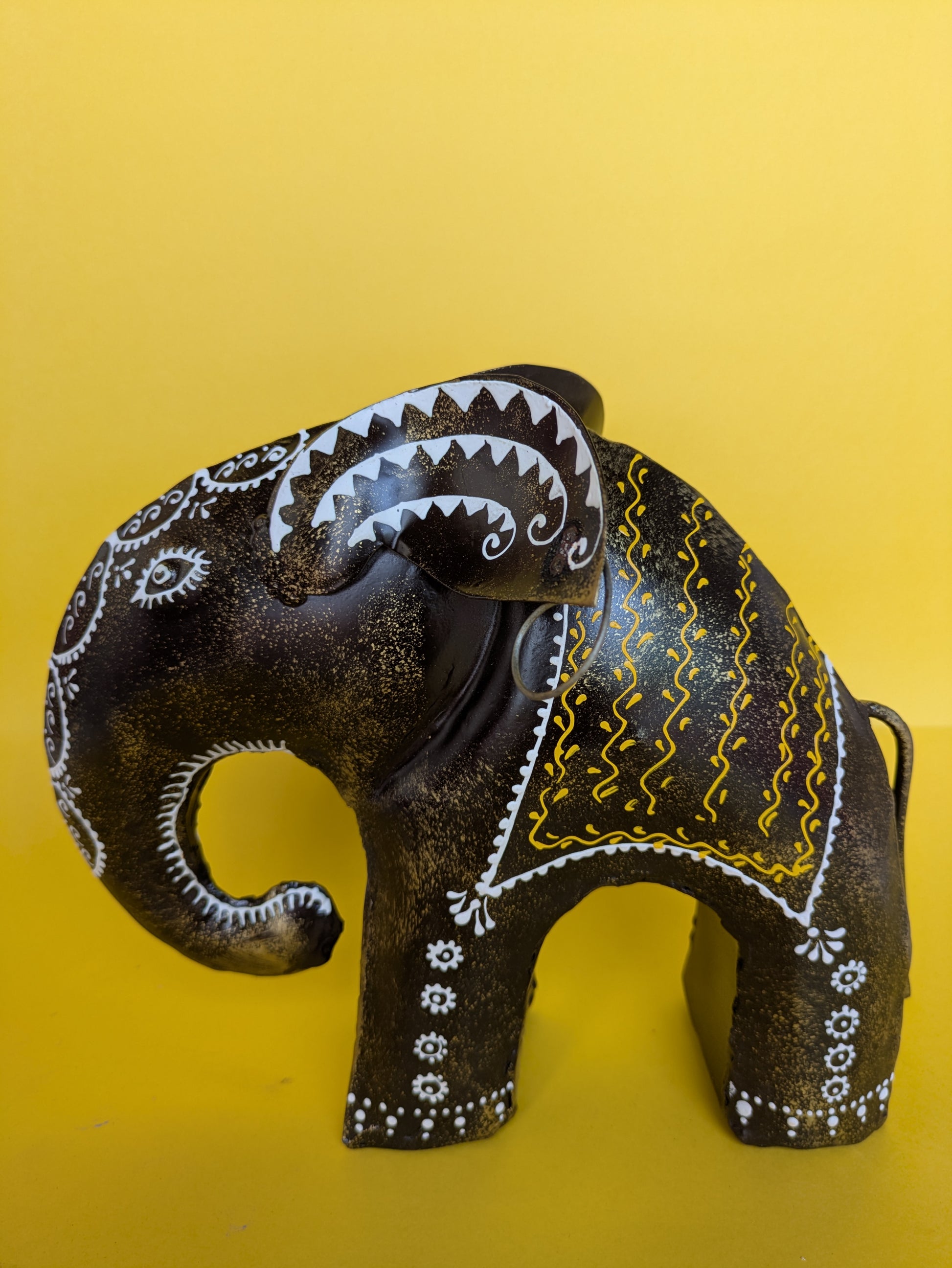Handcrafted Tribal Elephant Pair – Painted Decorative Showpieces