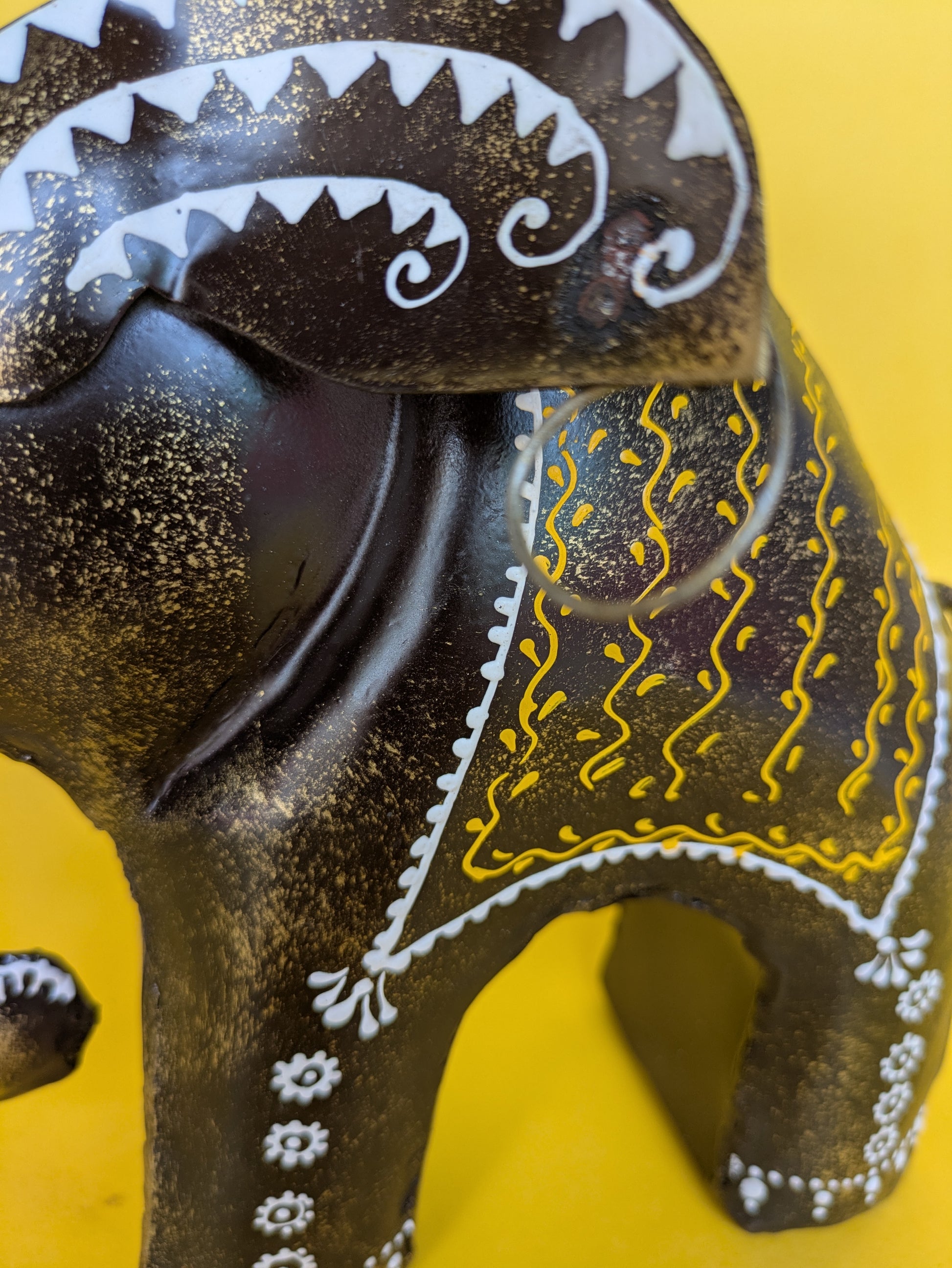 Handcrafted Tribal Elephant Pair – Painted Decorative Showpieces