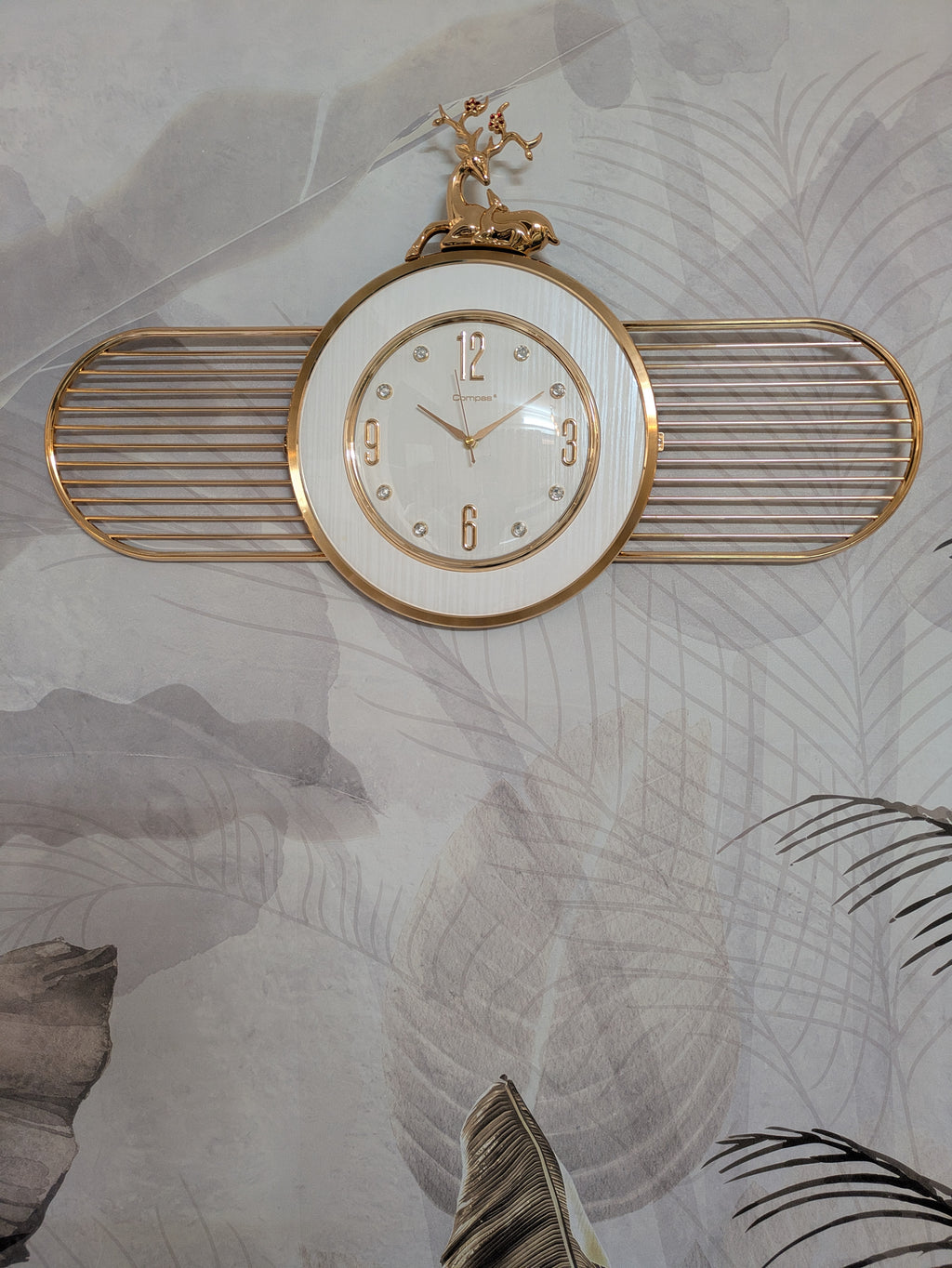 Luxury Golden Antelope Wall Clock – Modern Artistic Design