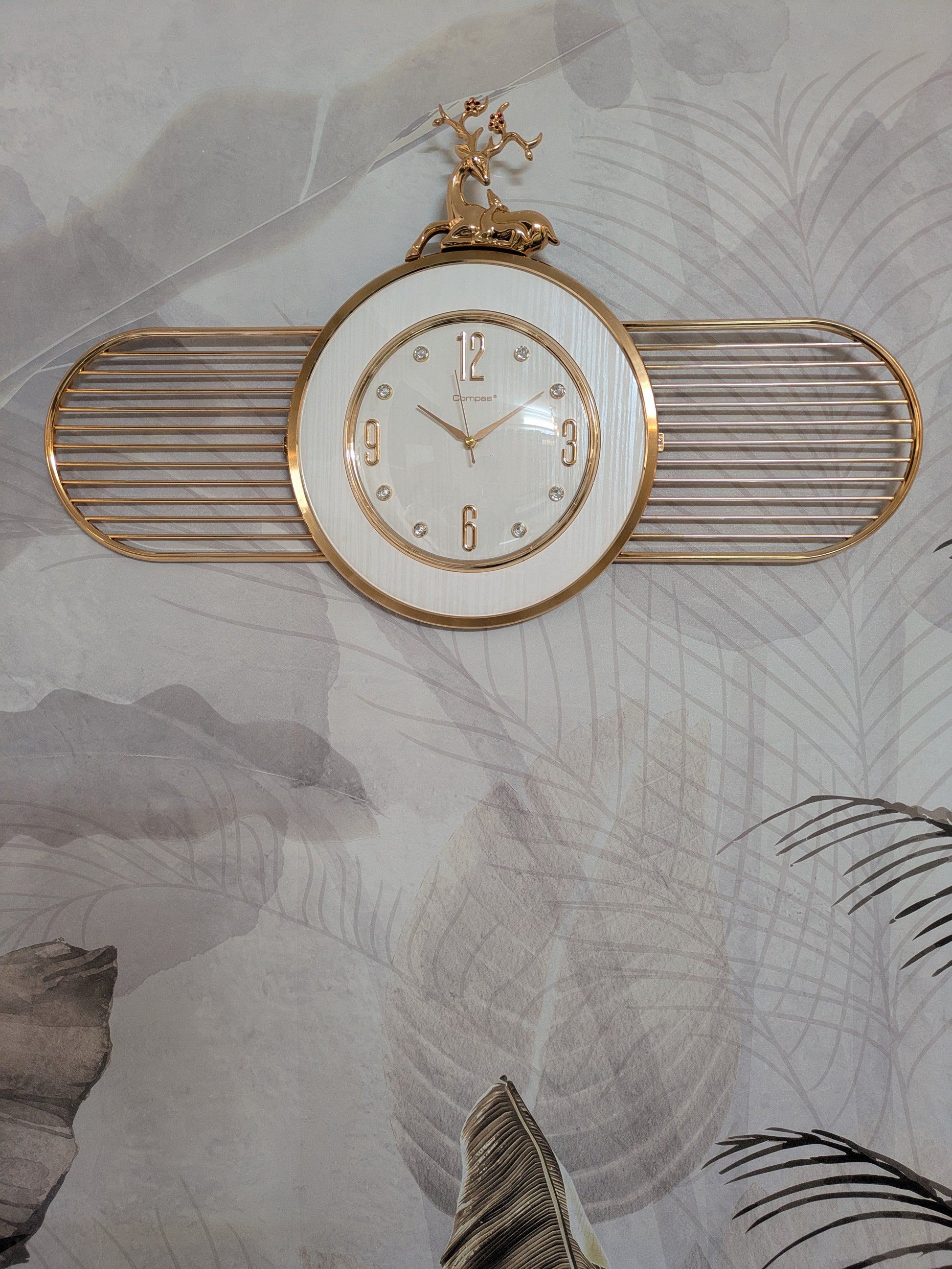 Luxury Golden Antelope Wall Clock – Modern Artistic Design