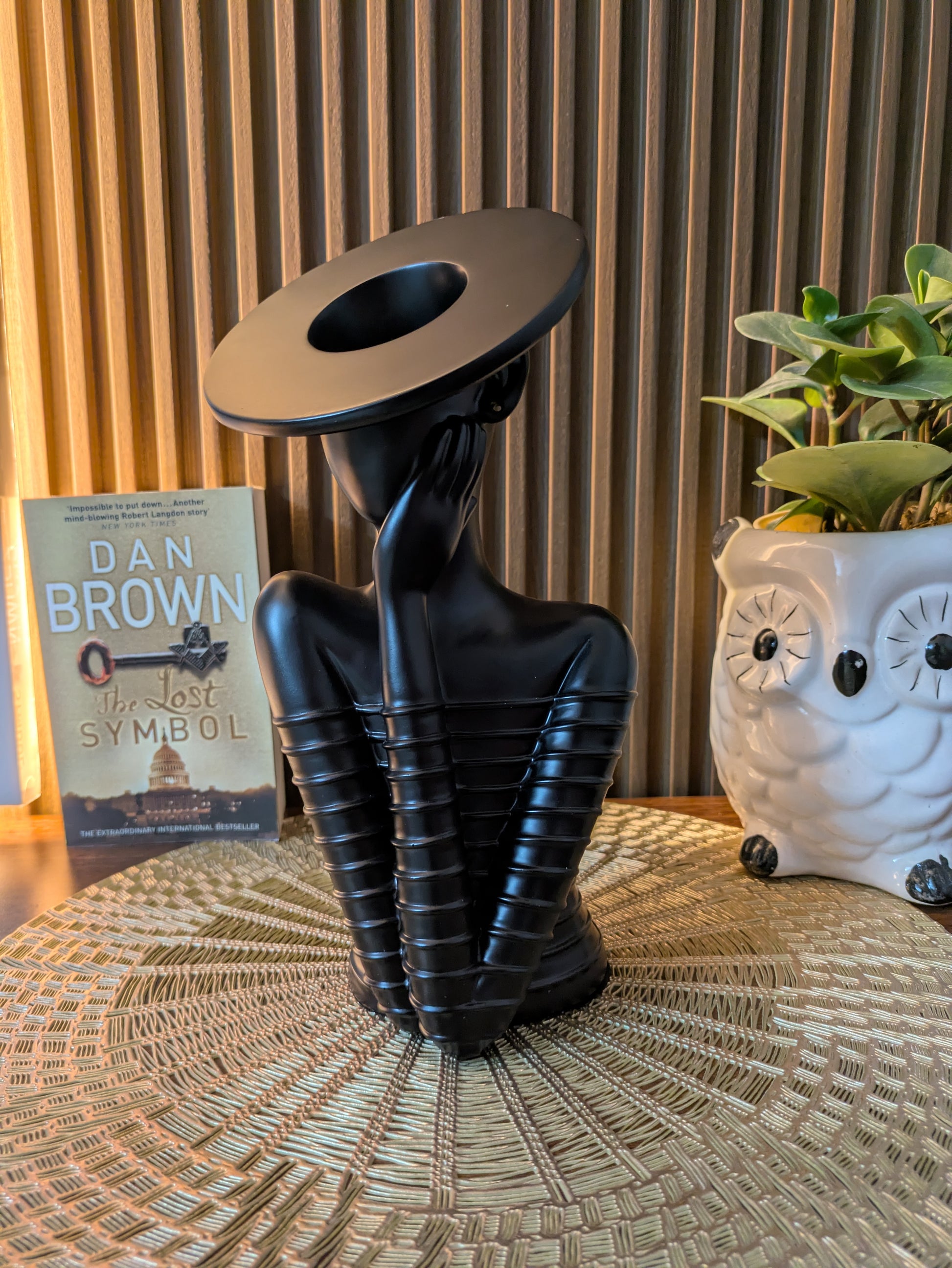 The Vogue Muse – Modern Abstract Woman Sculpture (Black)