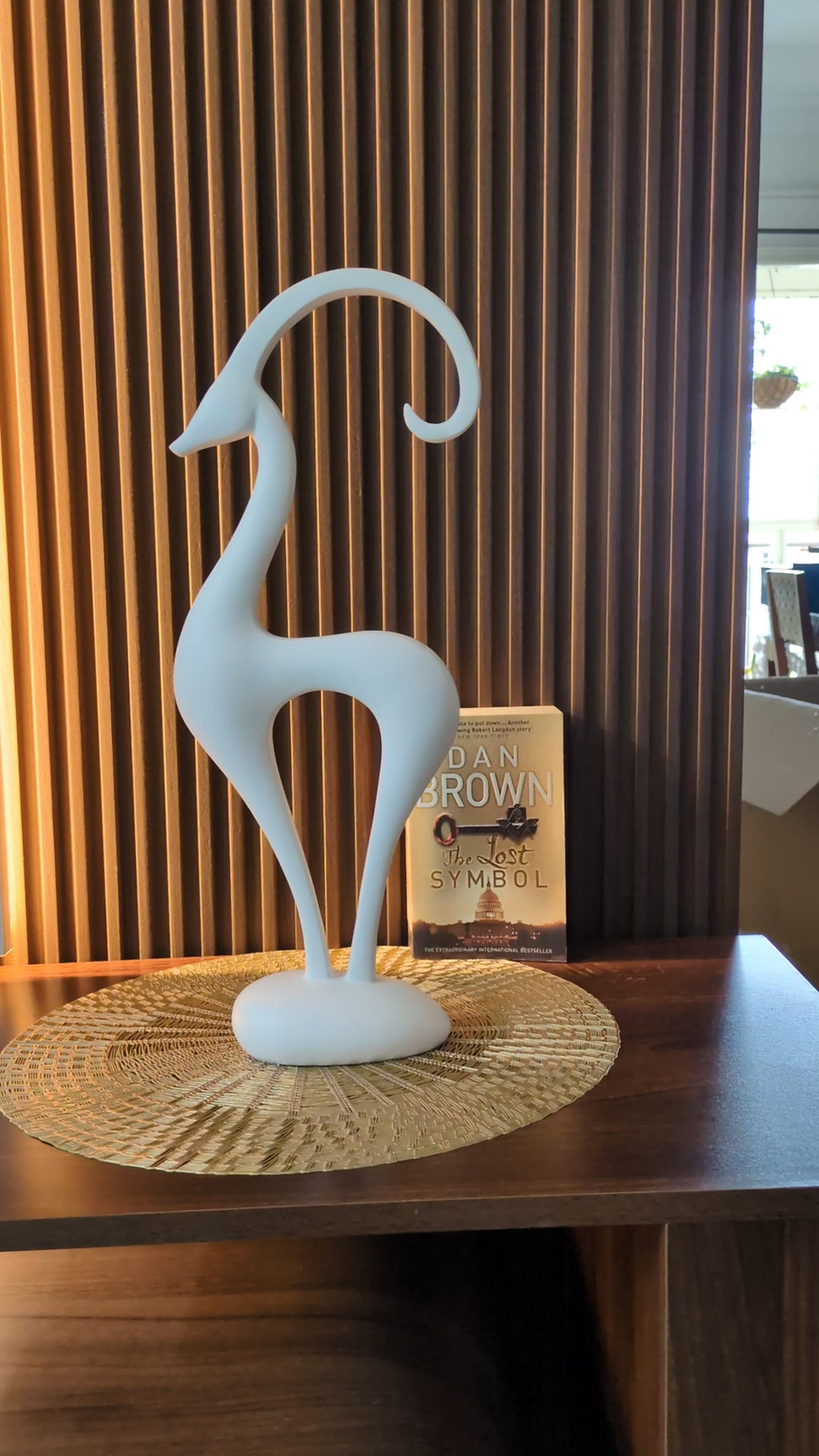 Luxe Antelope – White Minimalist Sculpture